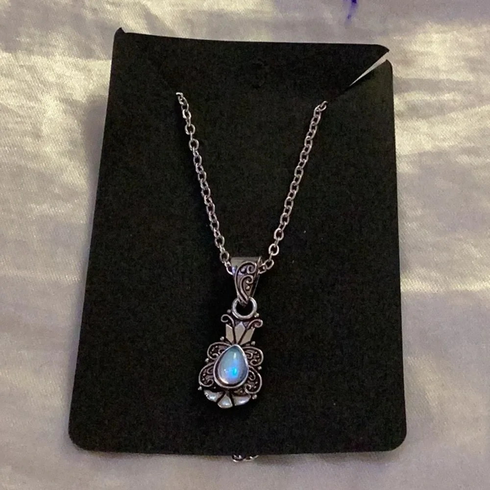 🦋New Gorgeous Stone Pendant Necklace Sparkles & Shines So Much FUN to Wear 🦋 - Picture 3 of 10